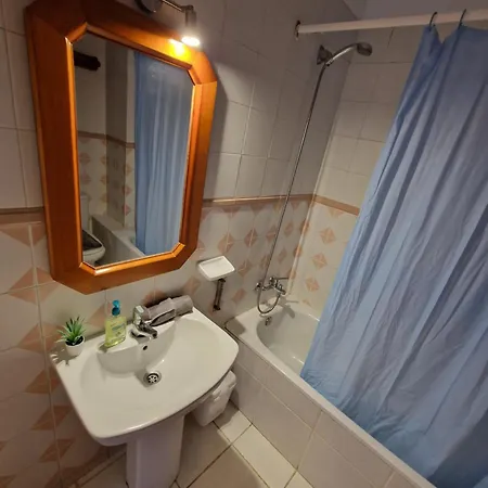 Apartament Beachfront No 1 With Heated Pool, Close To Sea And Beach, Balcony, Wifi Playa de las Americas (Tenerife)