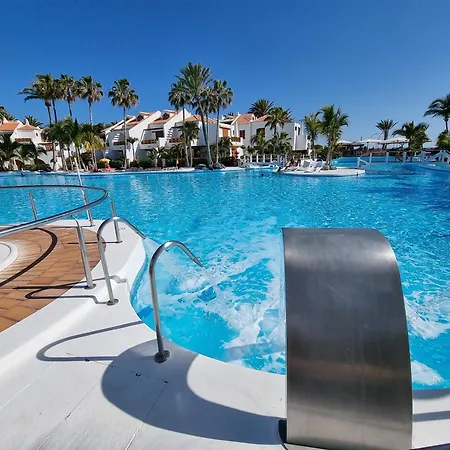 Beachfront No 1 With Heated Pool, Close To Sea And Beach, Balcony, Wifi *