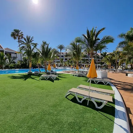 Beachfront No 1 With Heated Pool, Close To Sea And Beach, Balcony, Wifi