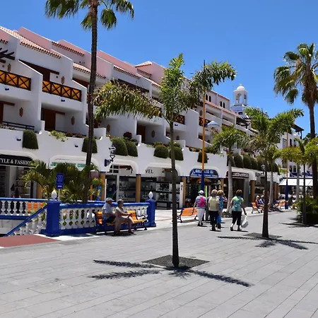 Apartment Beachfront No 1 With Heated Pool, Close To Sea And Beach, Balcony, Wifi Playa de las Américas