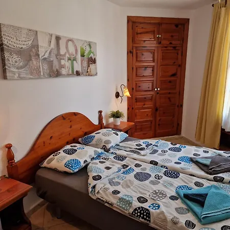 Beachfront No 1 With Heated Pool, Close To Sea And Beach, Balcony, Wifi Apartment