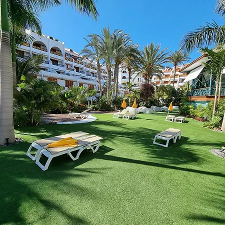 Apartment Beachfront No 1 With Heated Pool, Close To Sea And Beach, Balcony, Wifi Playa de las Américas