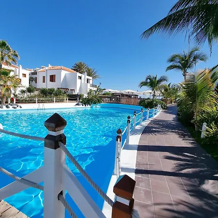 Beachfront No 1 With Heated Pool, Close To Sea And Beach, Balcony, Wifi *