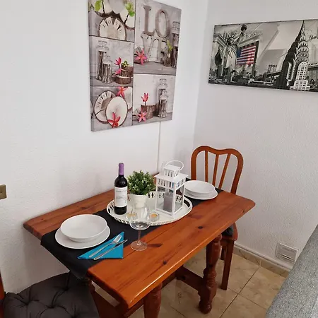 Beachfront No 1 With Heated Pool, Close To Sea And Beach, Balcony, Wifi Apartment