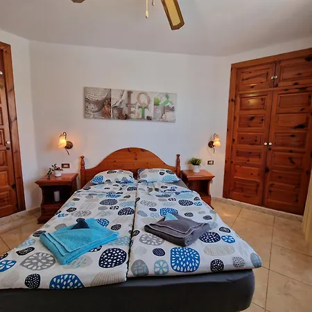 Beachfront No 1 With Heated Pool, Close To Sea And Beach, Balcony, Wifi *