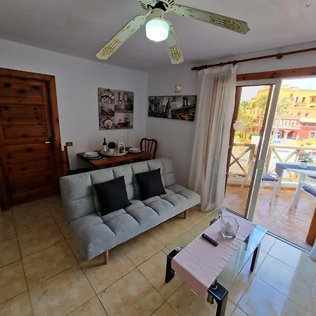 Apartment Beachfront No 1 With Heated Pool, Close To Sea And Beach, Balcony, Wifi *