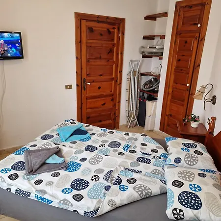 Beachfront No 1 With Heated Pool, Close To Sea And Beach, Balcony, Wifi