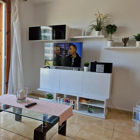 Apartment Beachfront No 1 With Heated Pool, Close To Sea And Beach, Balcony, Wifi *