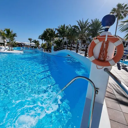 Beachfront No 1 With Heated Pool, Close To Sea And Beach, Balcony, Wifi * Playa de las Américas